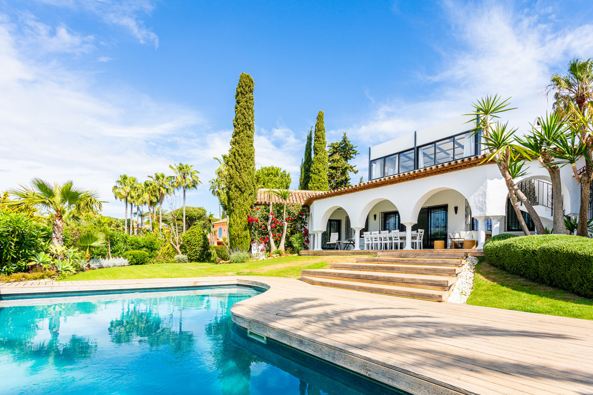 Te koop Vrijstaande Villa Costa Del Sol Hacienda Las Chapas € 2.495.000,-