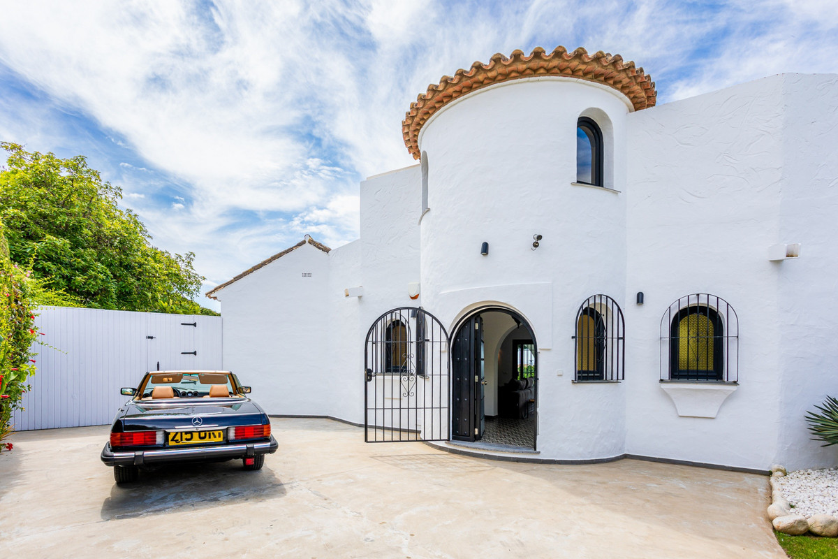 Te koop Vrijstaande Villa Costa Del Sol Hacienda Las Chapas € 2.495.000,-