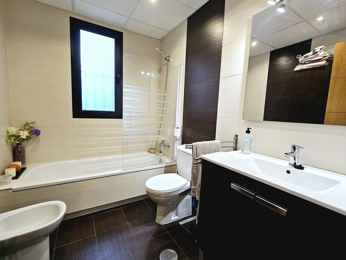 Te koop Middle Floor Apartment Costa Del Sol Selwo € 485.000,-