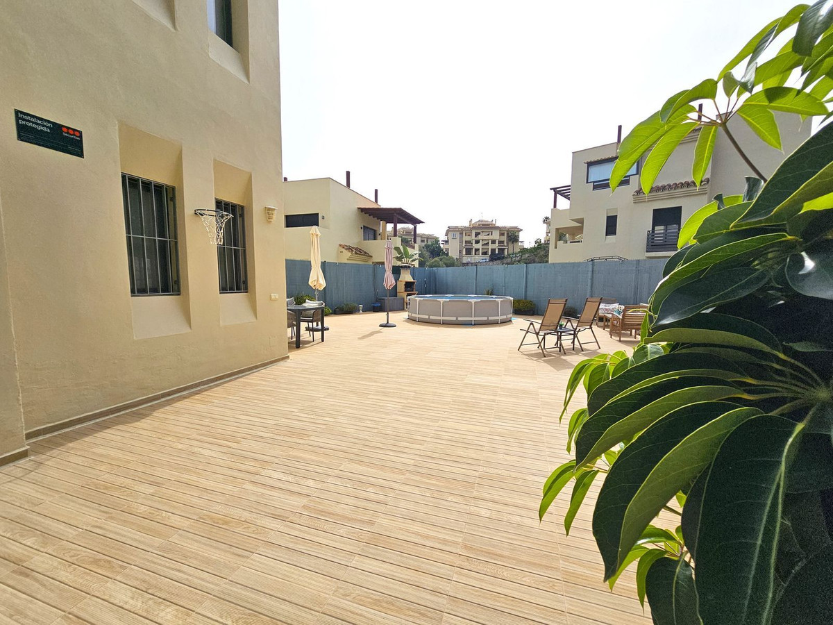 Te koop Middle Floor Apartment Costa Del Sol Selwo € 485.000,-