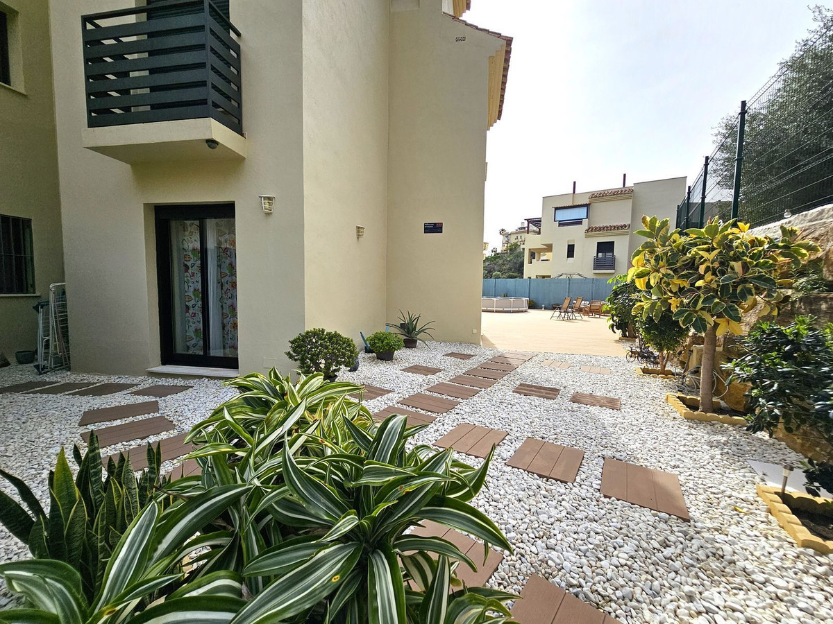 Te koop Middle Floor Apartment Costa Del Sol Selwo € 485.000,-
