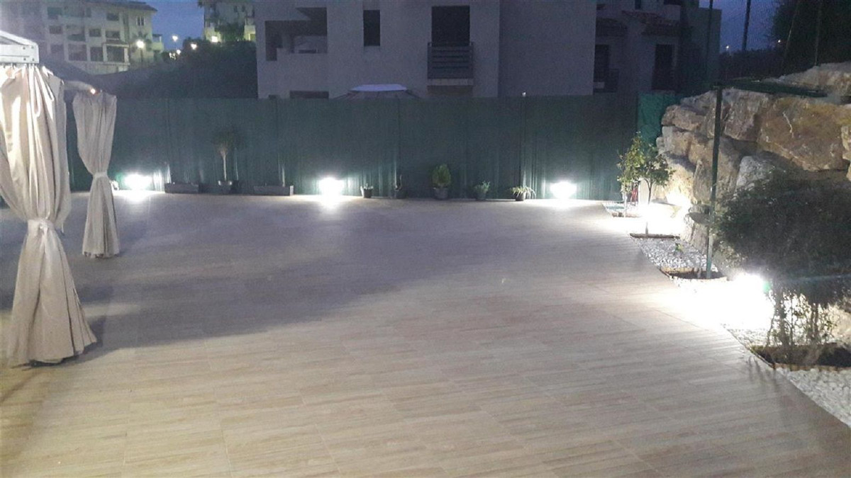 Te koop Middle Floor Apartment Costa Del Sol Selwo € 485.000,-