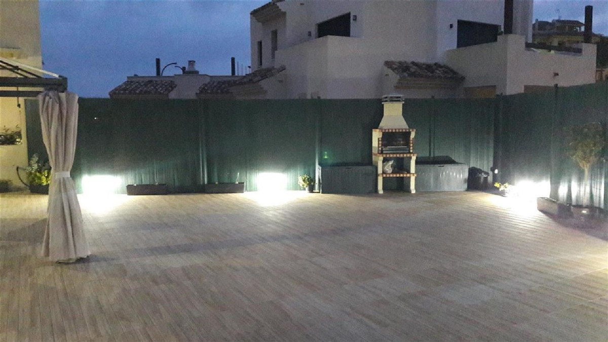 Te koop Middle Floor Apartment Costa Del Sol Selwo € 485.000,-