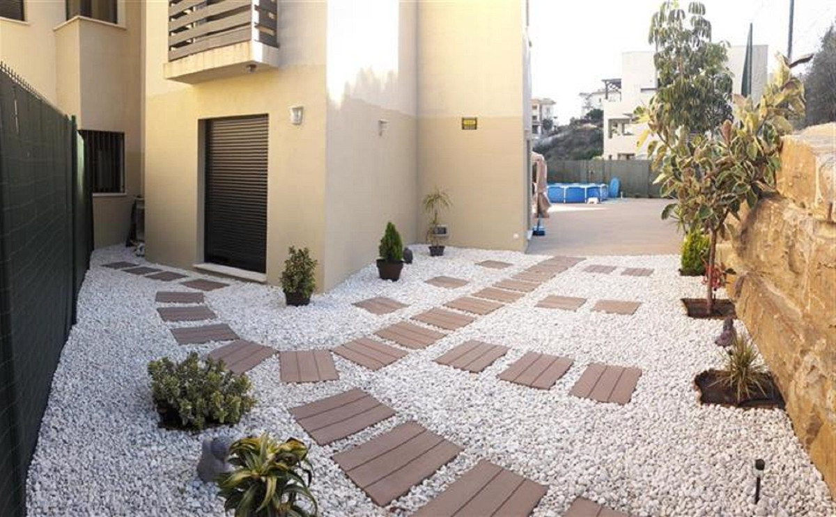 Te koop Middle Floor Apartment Costa Del Sol Selwo € 485.000,-