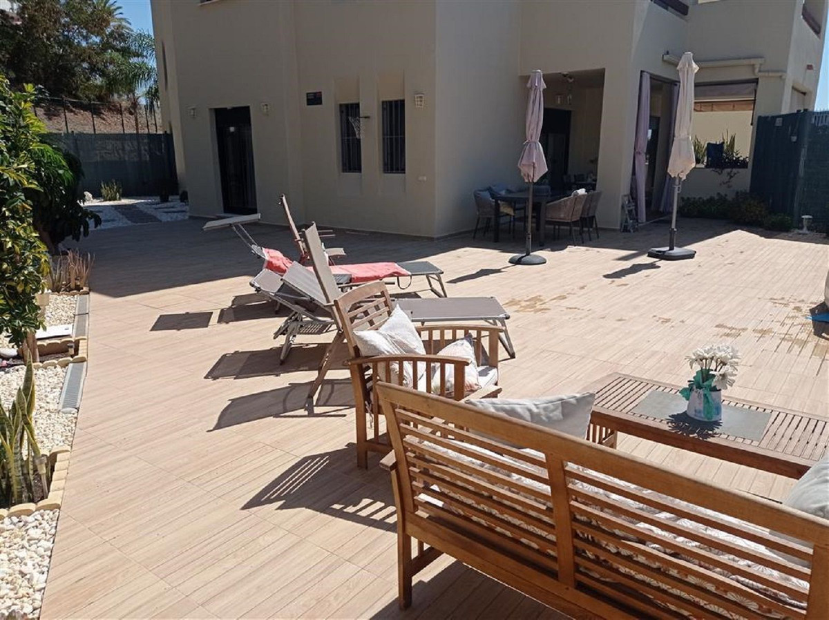 Te koop Middle Floor Apartment Costa Del Sol Selwo € 485.000,-