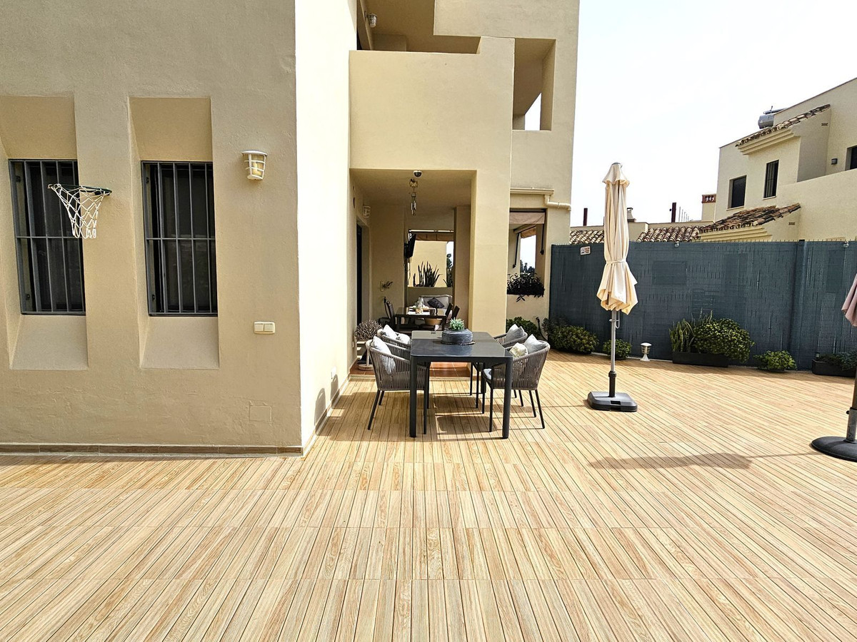 Te koop Middle Floor Apartment Costa Del Sol Selwo € 485.000,-