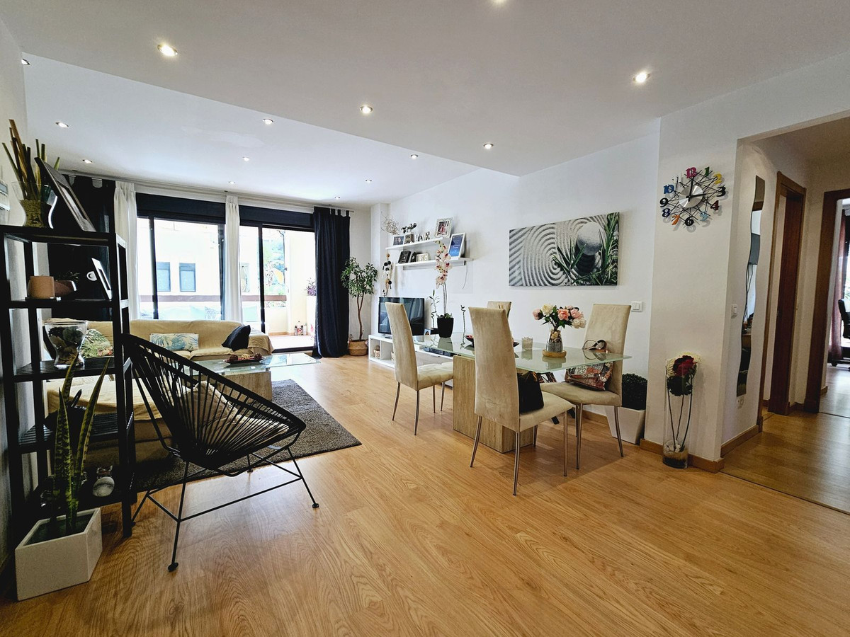 Te koop Middle Floor Apartment Costa Del Sol Selwo € 485.000,-