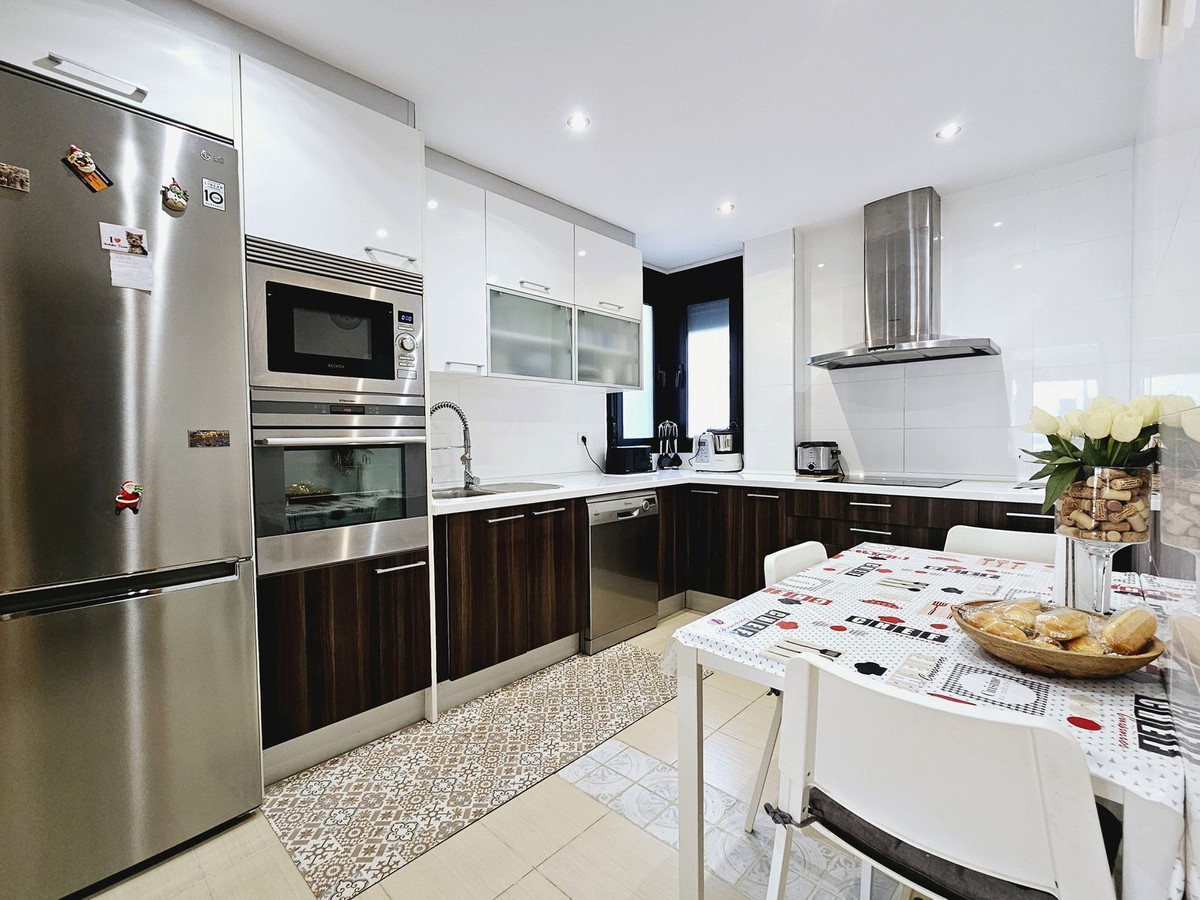 Te koop Middle Floor Apartment Costa Del Sol Selwo € 485.000,-