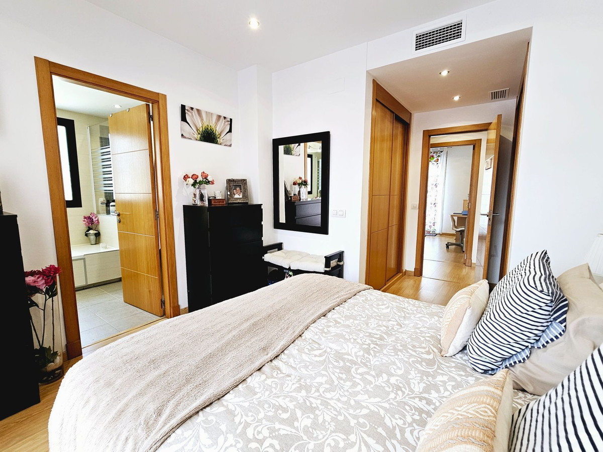Te koop Middle Floor Apartment Costa Del Sol Selwo € 485.000,-
