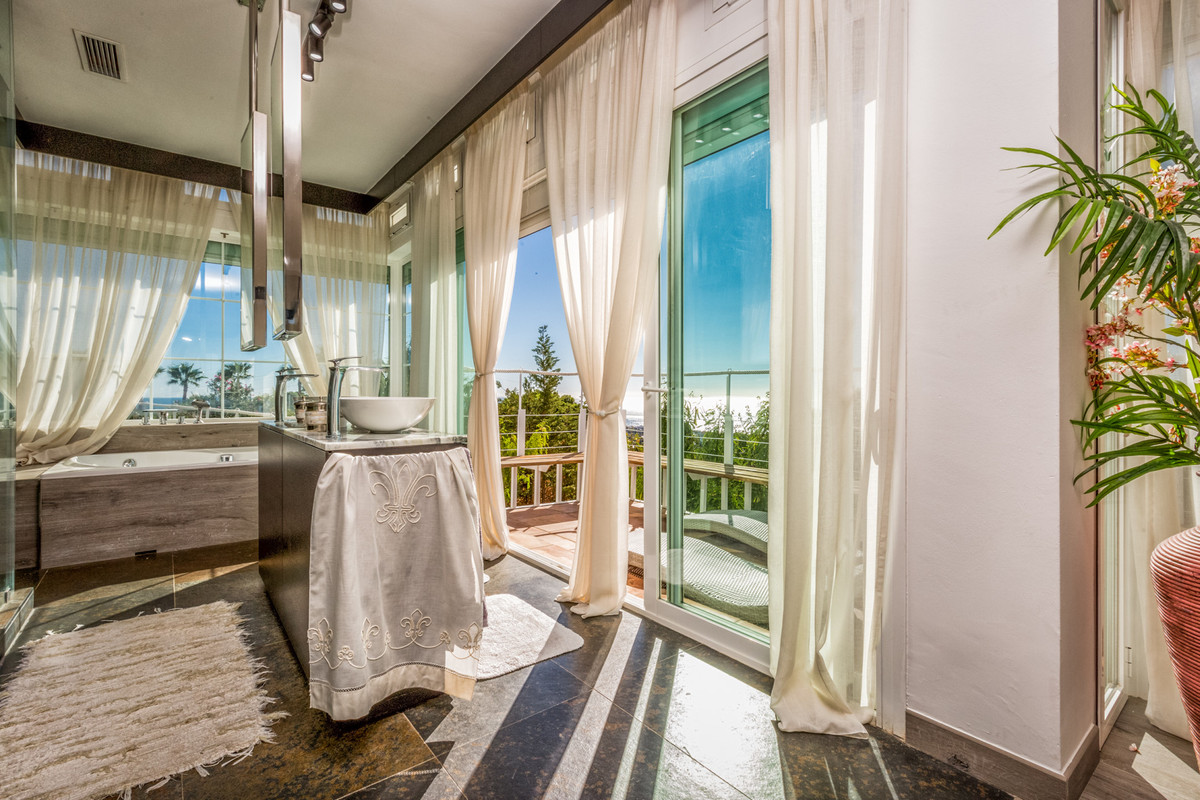 Te koop Vrijstaande Villa Costa Del Sol Estepona € 4.260.000,-