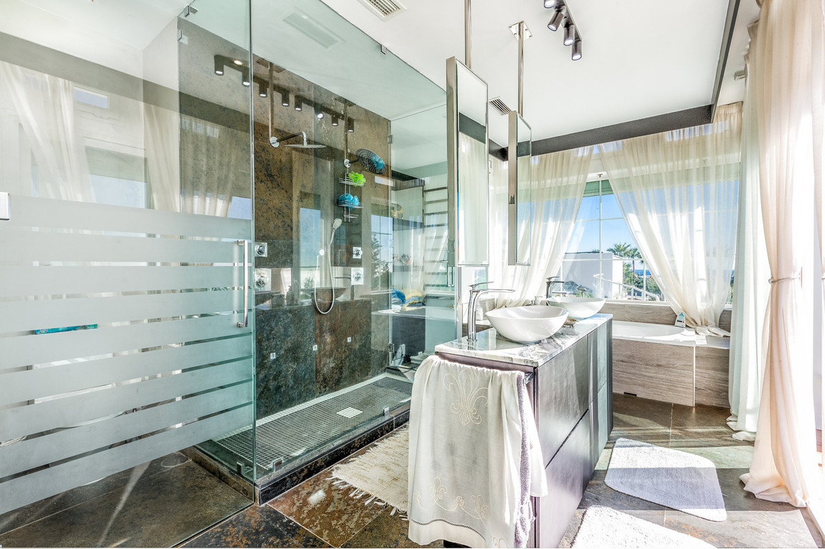 Te koop Vrijstaande Villa Costa Del Sol Estepona € 4.260.000,-