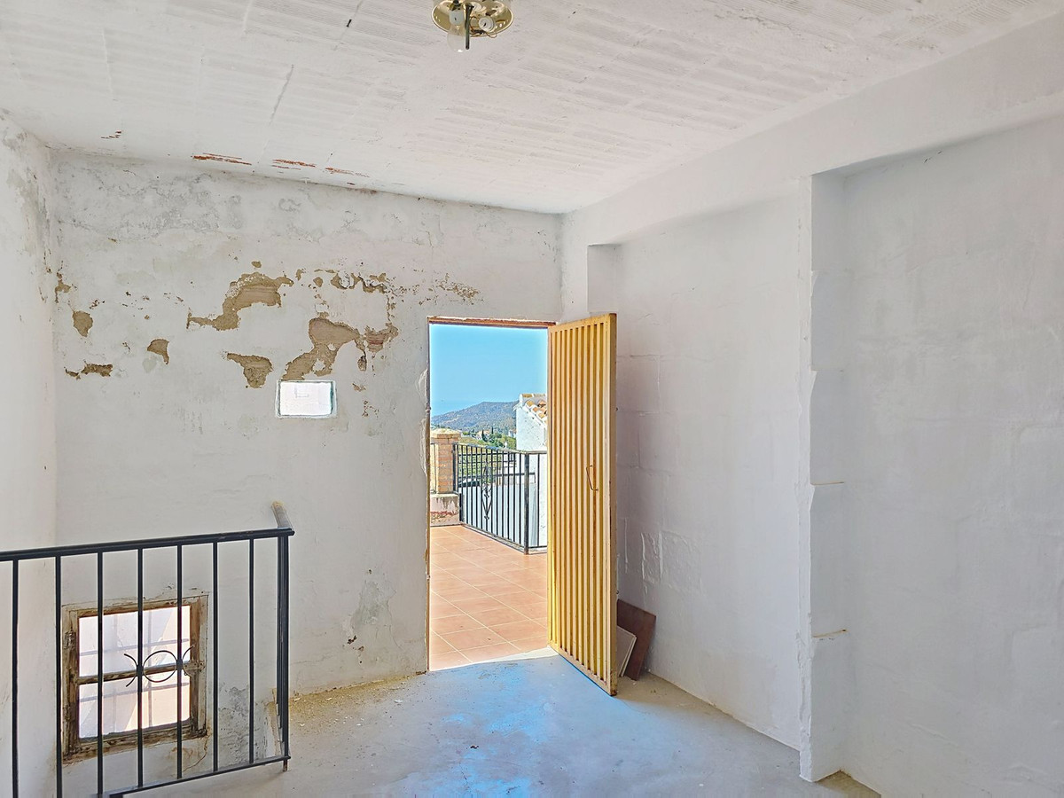 Te koop Herenhuis Costa Del Sol Cómpeta € 210.000,-