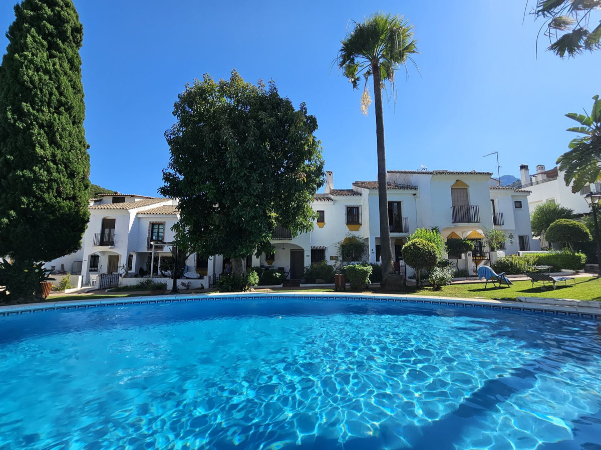 Te koop Herenhuis Costa Del Sol Benahavís € 490.000,-