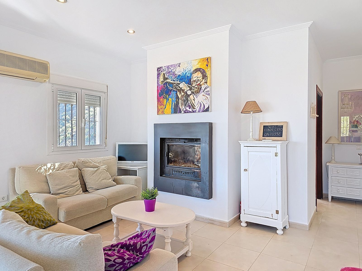 Te koop Vrijstaande Villa Costa Del Sol Arenas € 299.000,-