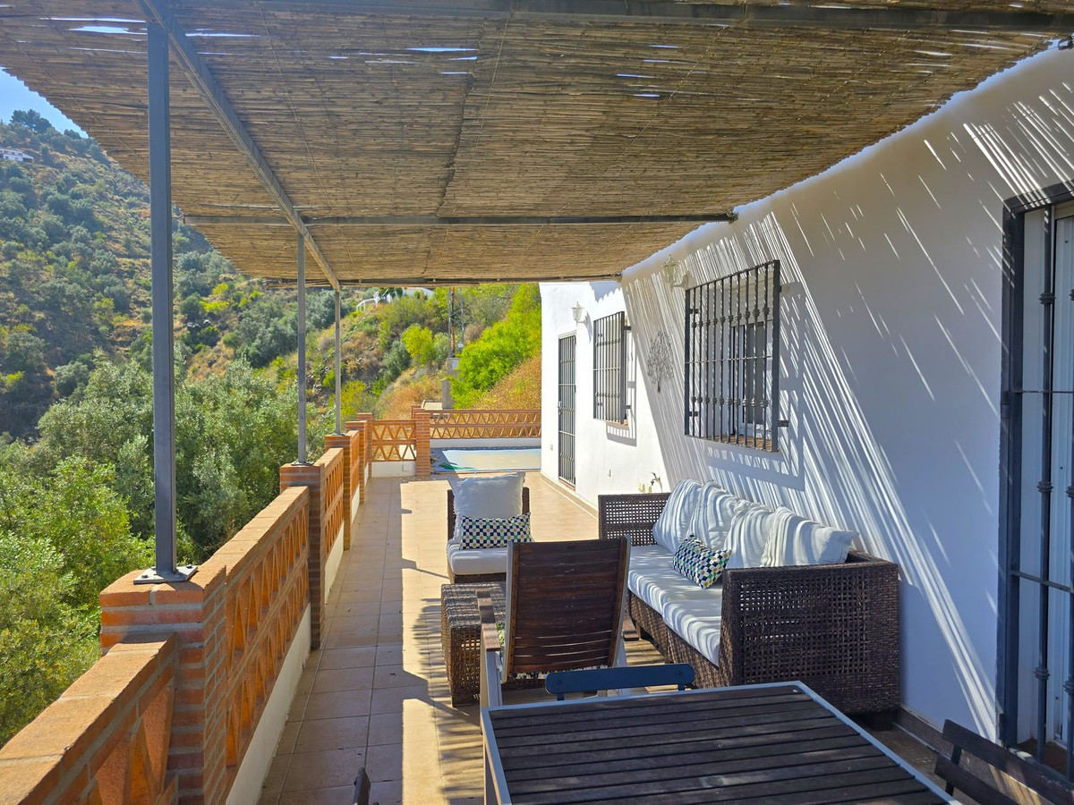 Te koop Vrijstaande Villa Costa Del Sol Arenas € 299.000,-