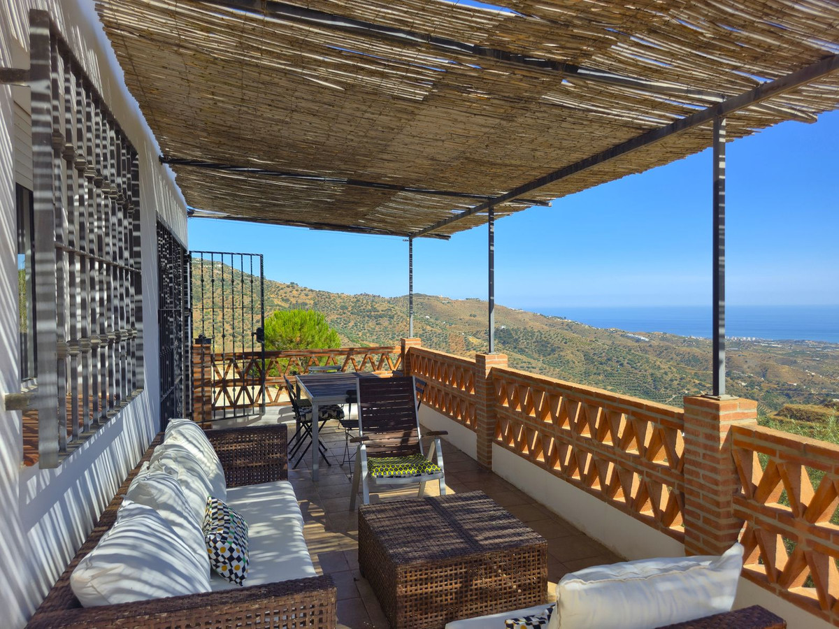 Te koop Vrijstaande Villa Costa Del Sol Arenas € 299.000,-