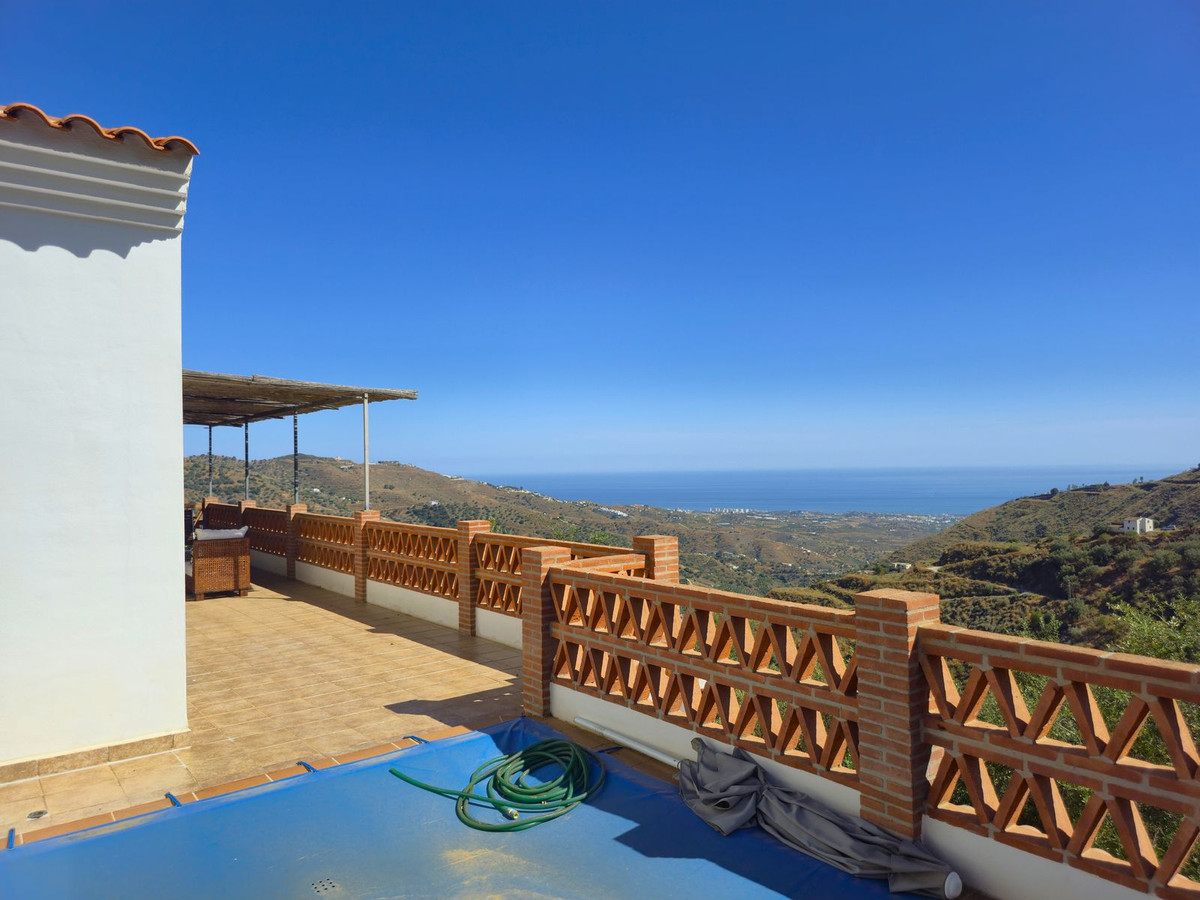 Te koop Vrijstaande Villa Costa Del Sol Arenas € 299.000,-