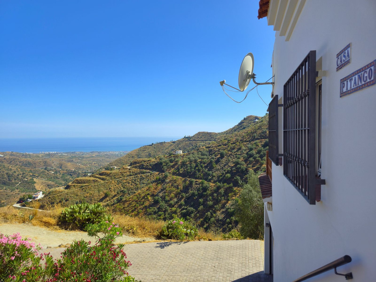 Te koop Vrijstaande Villa Costa Del Sol Arenas € 299.000,-