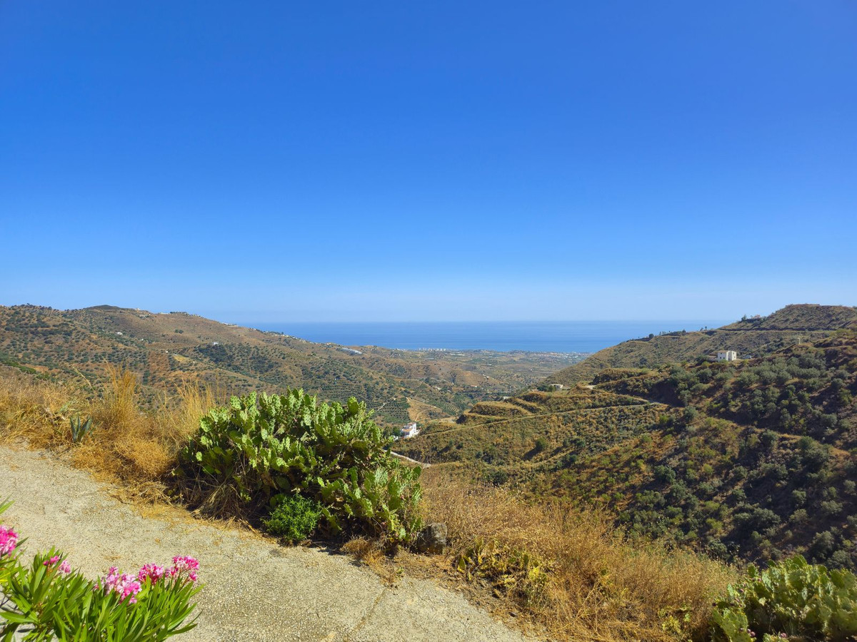 Te koop Vrijstaande Villa Costa Del Sol Arenas € 299.000,-