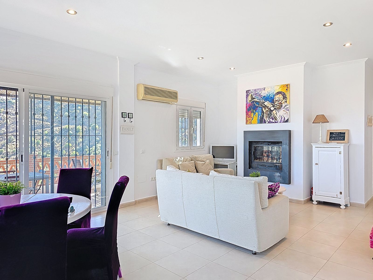 Te koop Vrijstaande Villa Costa Del Sol Arenas € 299.000,-