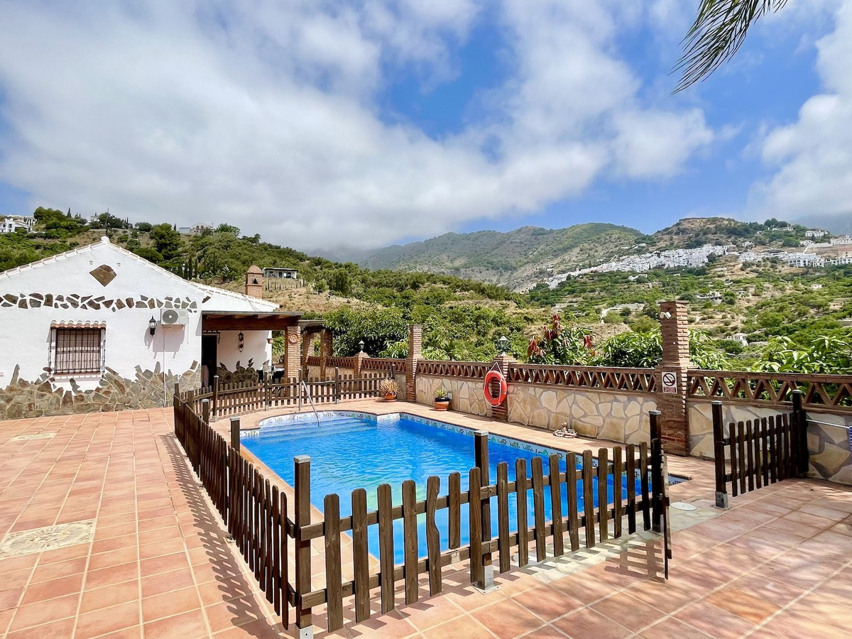Te koop Vrijstaande Villa Costa Del Sol Frigiliana € 480.000,-