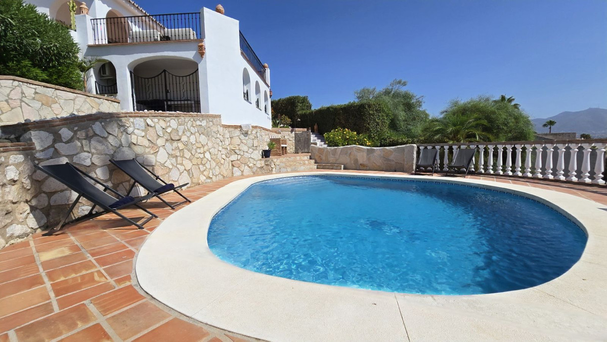 Te koop Vrijstaande Villa Costa Del Sol Cerros Del Aguila € 849.000,-