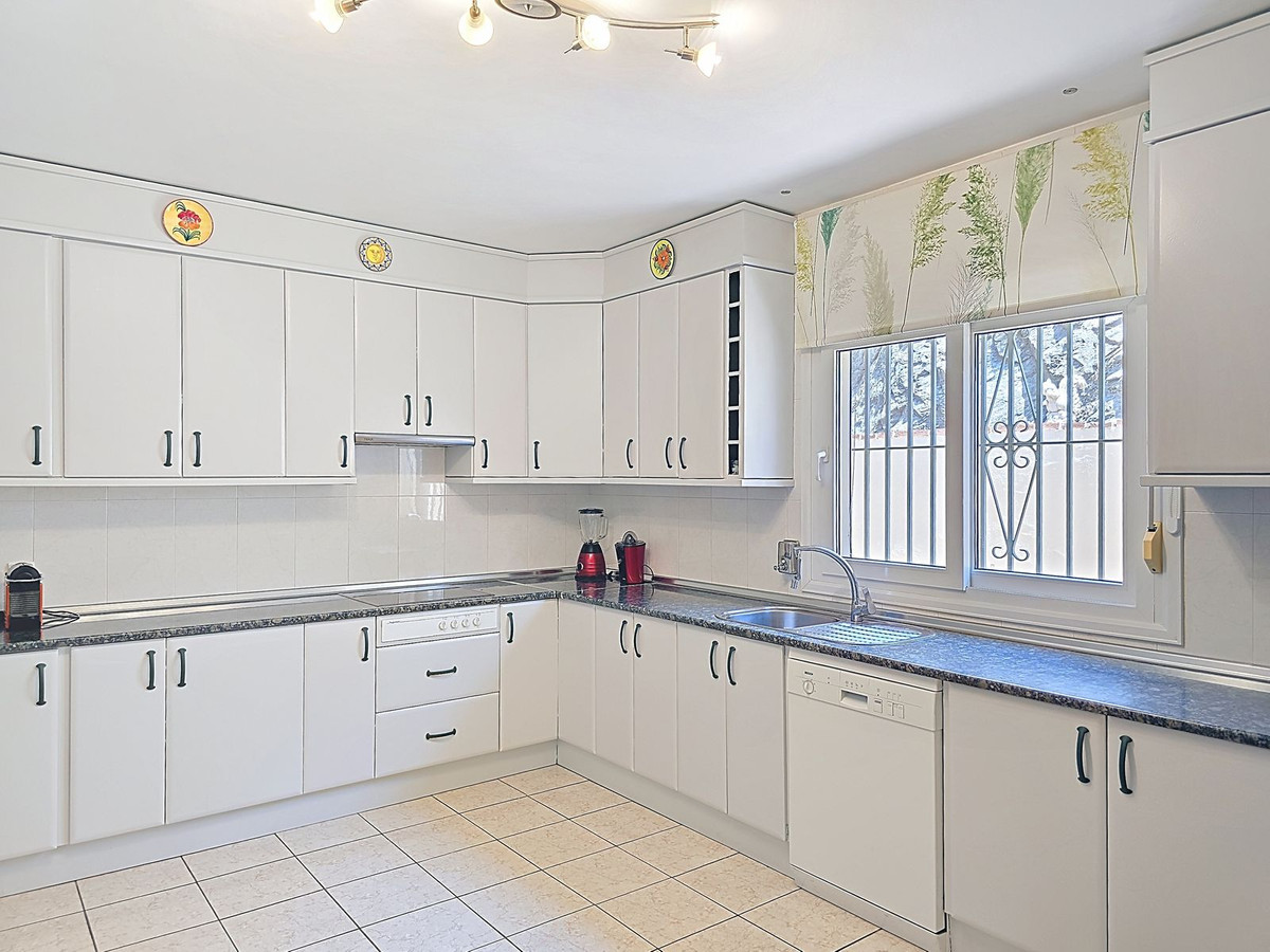 Te koop Vrijstaande Villa Costa Del Sol Arenas € 495.000,-