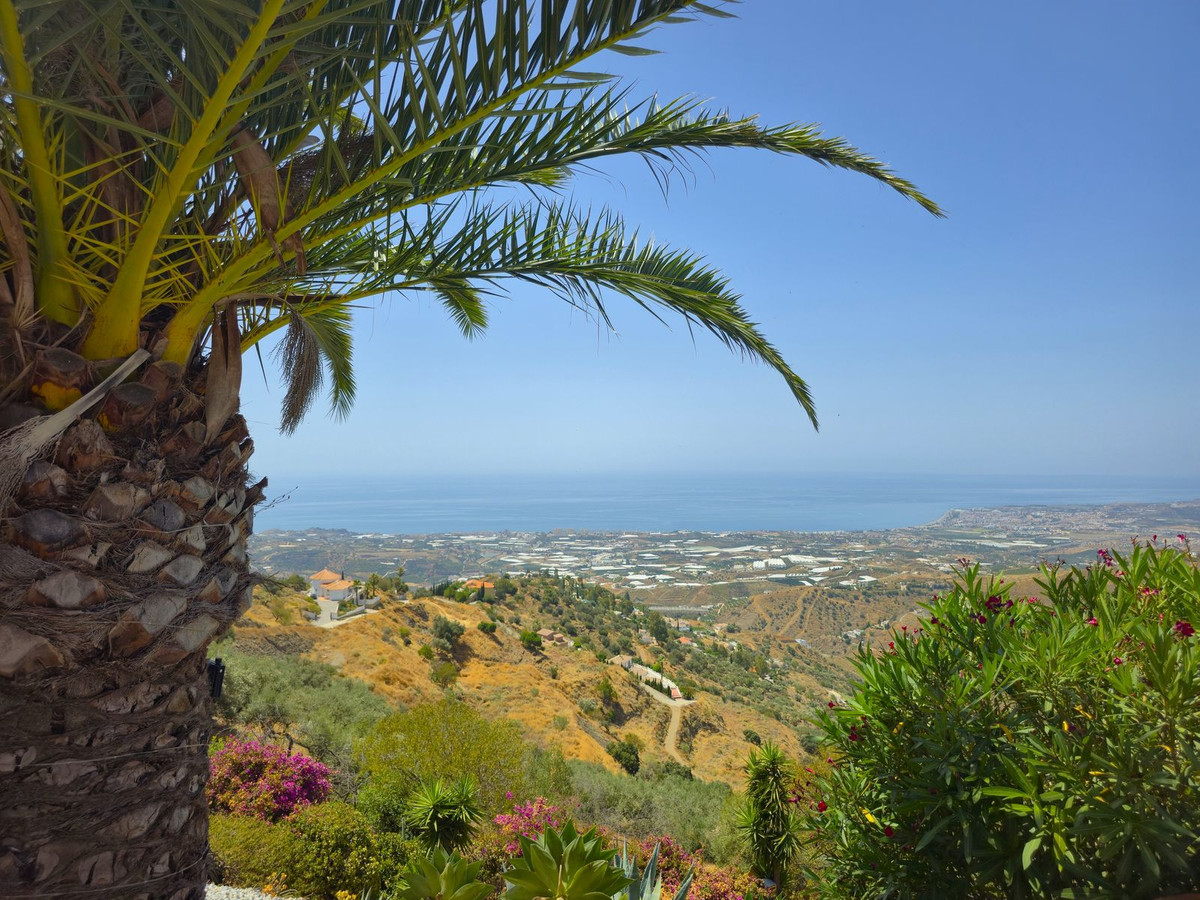 Te koop Vrijstaande Villa Costa Del Sol Arenas € 495.000,-