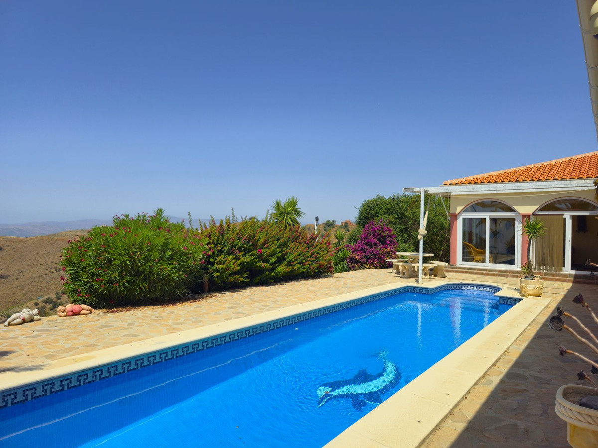 Te koop Vrijstaande Villa Costa Del Sol Arenas € 495.000,-