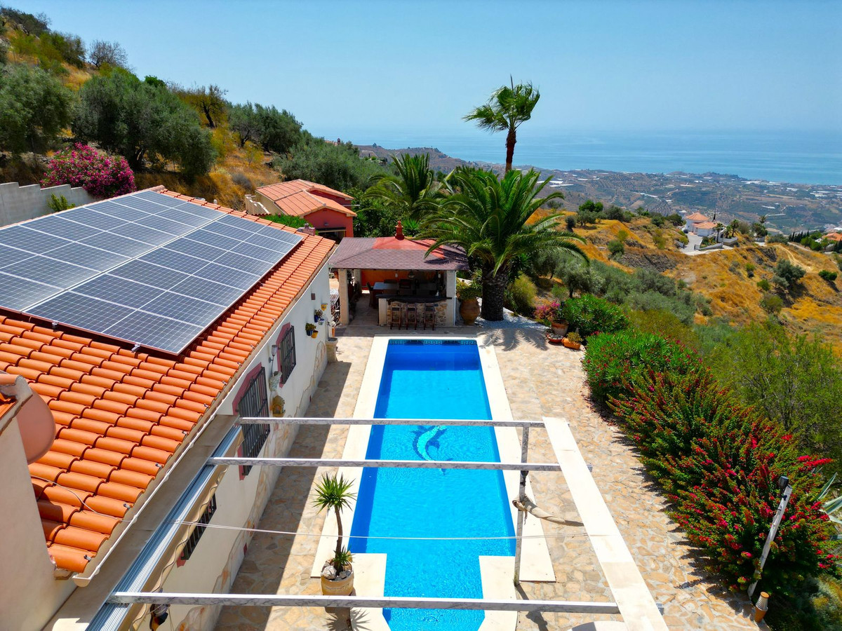 Te koop Vrijstaande Villa Costa Del Sol Arenas € 495.000,-