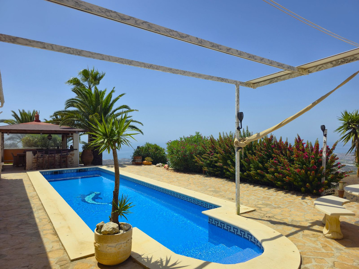 Te koop Vrijstaande Villa Costa Del Sol Arenas € 495.000,-
