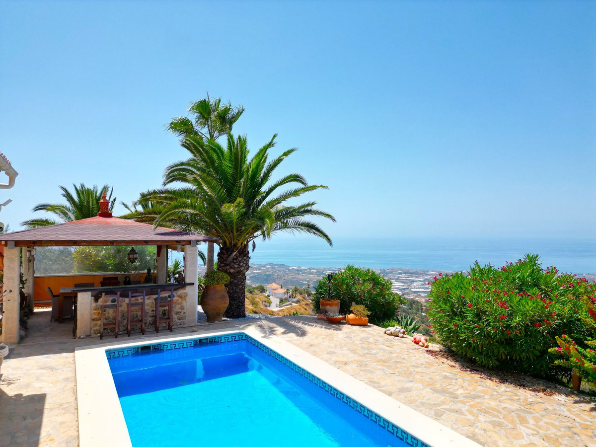 Te koop Vrijstaande Villa Costa Del Sol Arenas € 495.000,-