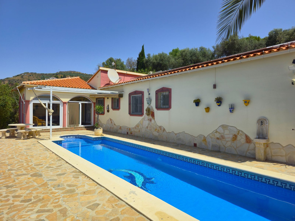 Te koop Vrijstaande Villa Costa Del Sol Arenas € 495.000,-