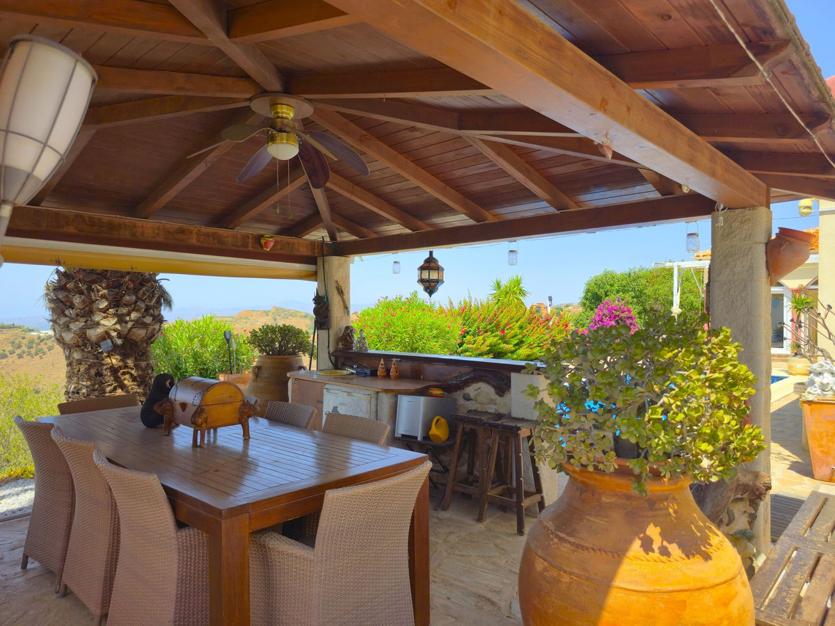 Te koop Vrijstaande Villa Costa Del Sol Arenas € 495.000,-