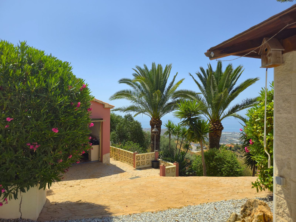 Te koop Vrijstaande Villa Costa Del Sol Arenas € 495.000,-