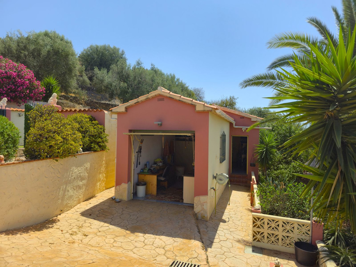 Te koop Vrijstaande Villa Costa Del Sol Arenas € 495.000,-