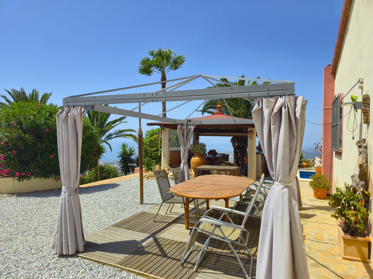 Te koop Vrijstaande Villa Costa Del Sol Arenas € 495.000,-