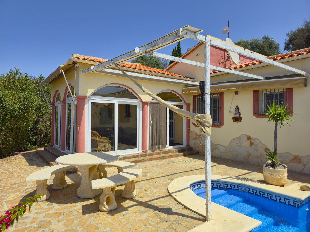 Te koop Vrijstaande Villa Costa Del Sol Arenas € 495.000,-