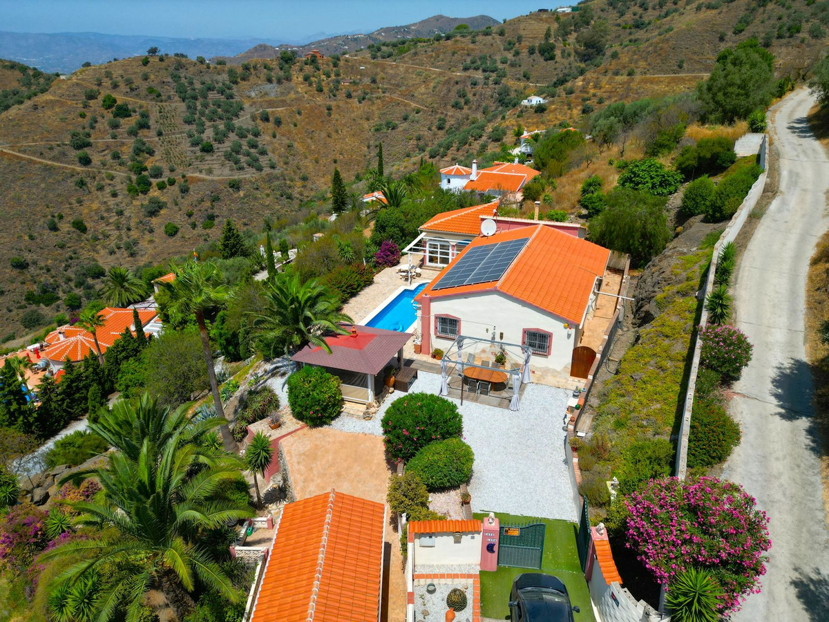 Te koop Vrijstaande Villa Costa Del Sol Arenas € 495.000,-