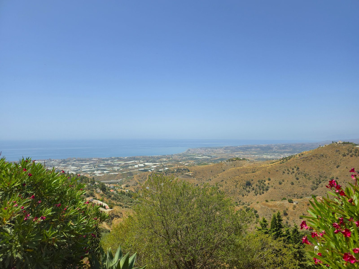 Te koop Vrijstaande Villa Costa Del Sol Arenas € 495.000,-