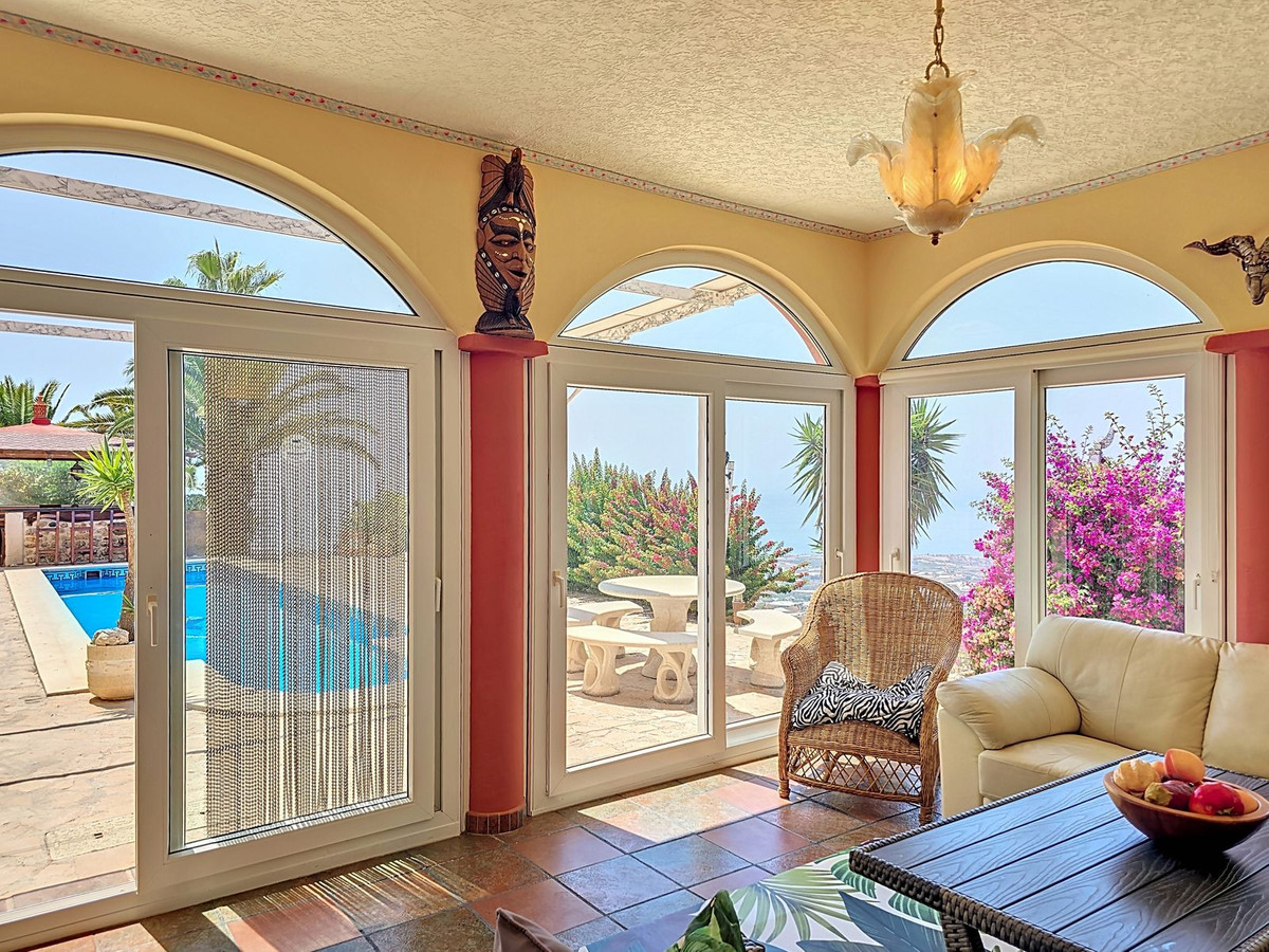 Te koop Vrijstaande Villa Costa Del Sol Arenas € 495.000,-