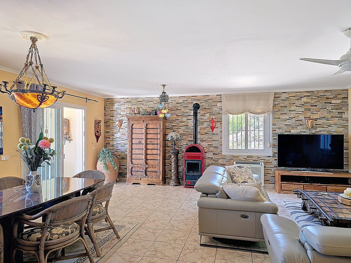 Te koop Vrijstaande Villa Costa Del Sol Arenas € 495.000,-