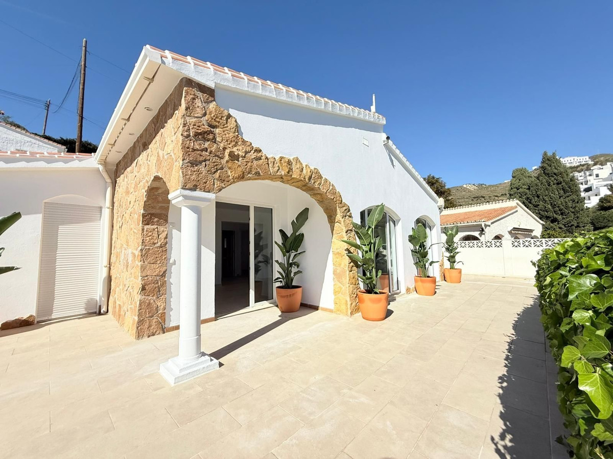 Te koop Vrijstaande Villa Costa Del Sol Torrox Costa € 475.000,-