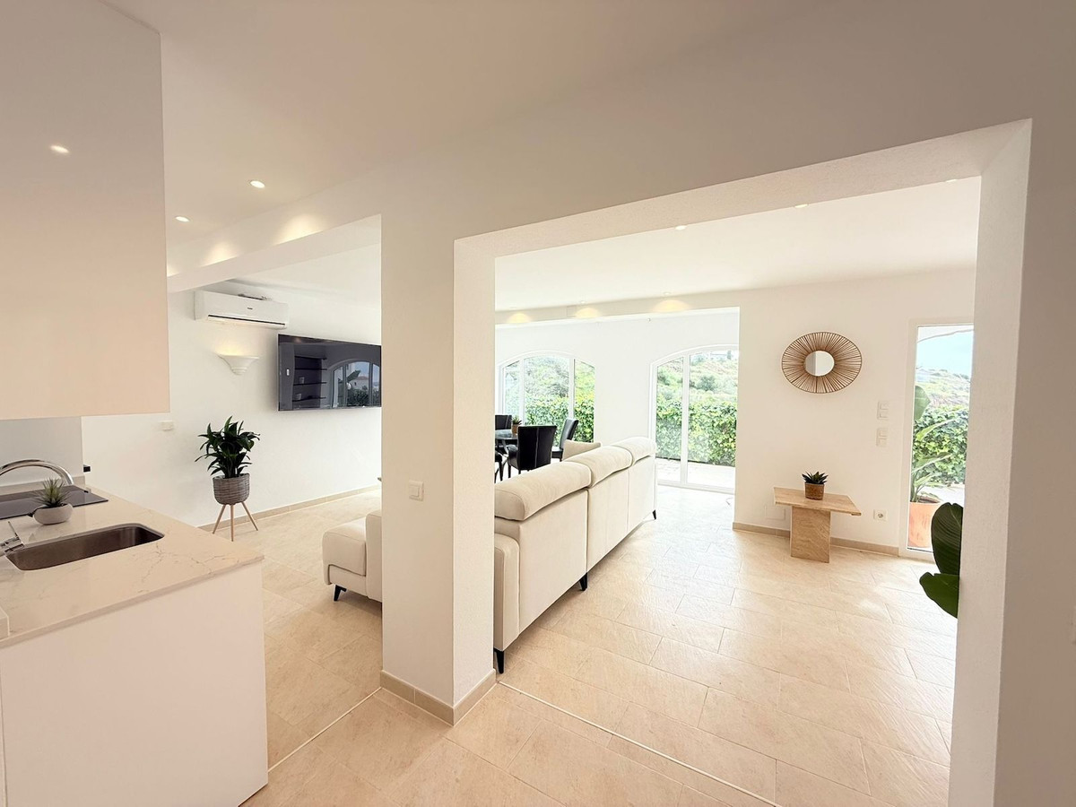 Te koop Vrijstaande Villa Costa Del Sol Torrox Costa € 475.000,-