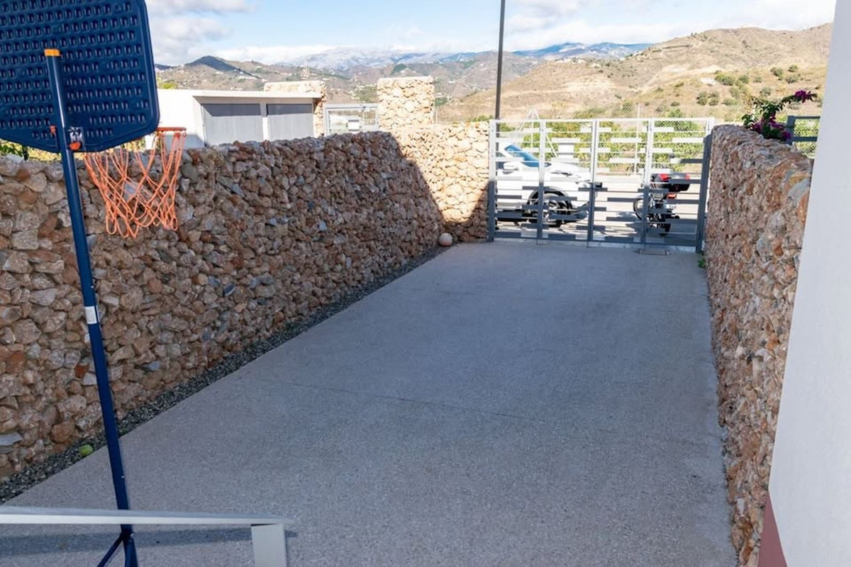 Te koop Herenhuis Costa Del Sol Torrox Costa € 360.000,-