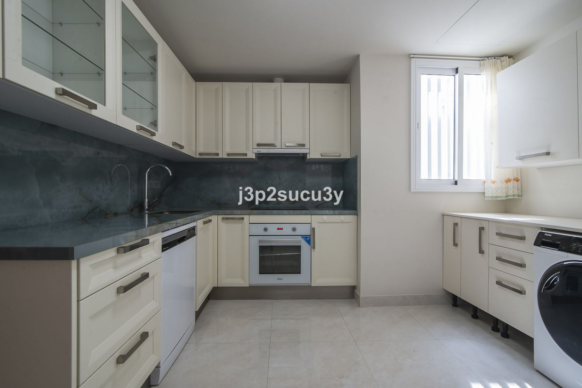 Te koop Middle Floor Apartment Costa Del Sol Estepona € 370.000,-