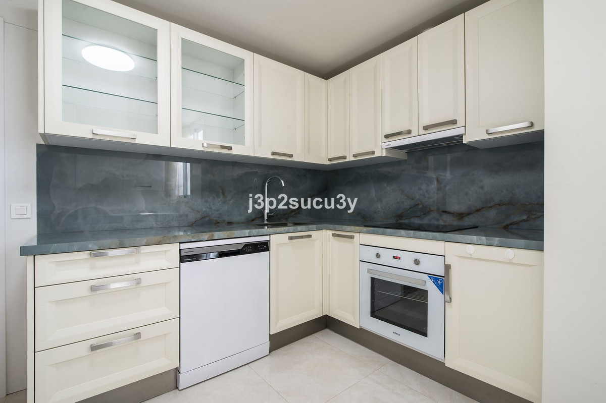 Te koop Middle Floor Apartment Costa Del Sol Estepona € 370.000,-