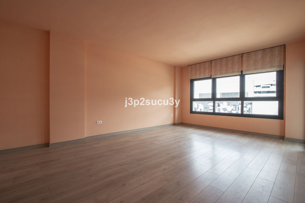 Te koop Middle Floor Apartment Costa Del Sol Estepona € 370.000,-