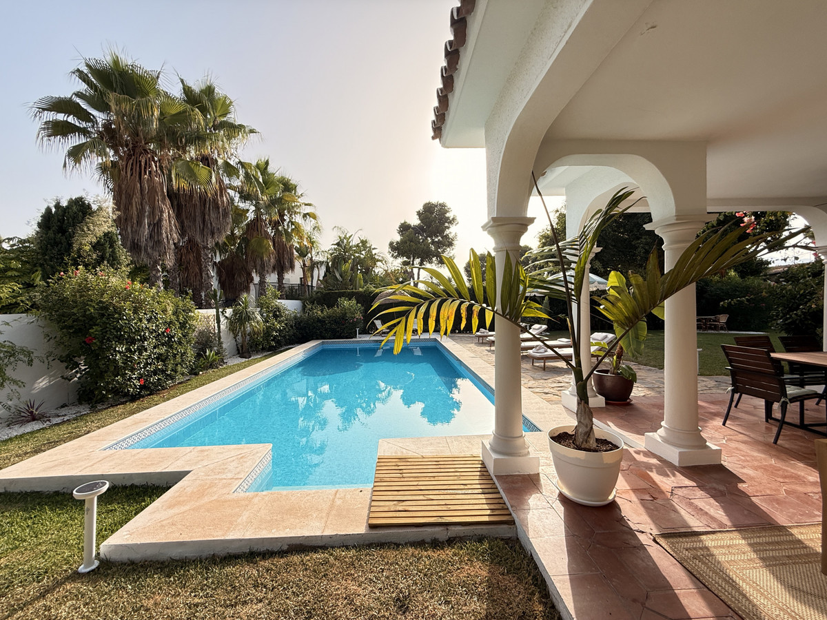 Te koop Vrijstaande Villa Costa Del Sol Estepona € 1.950.000,-