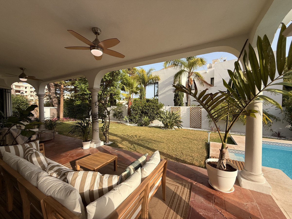 Te koop Vrijstaande Villa Costa Del Sol Estepona € 1.950.000,-